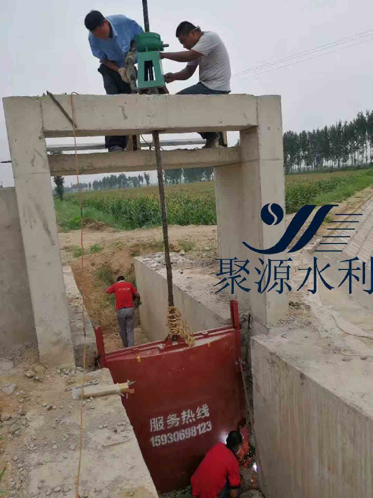 渠道閘門施工現場